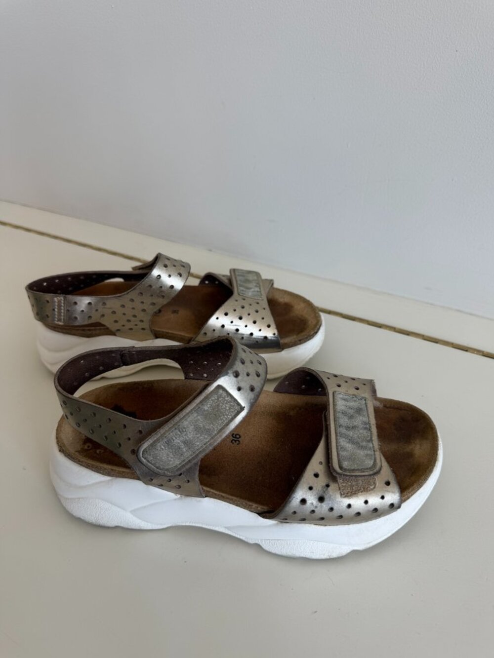 Mephisto Hester Metallic Perforated Platform Sandals Size 36